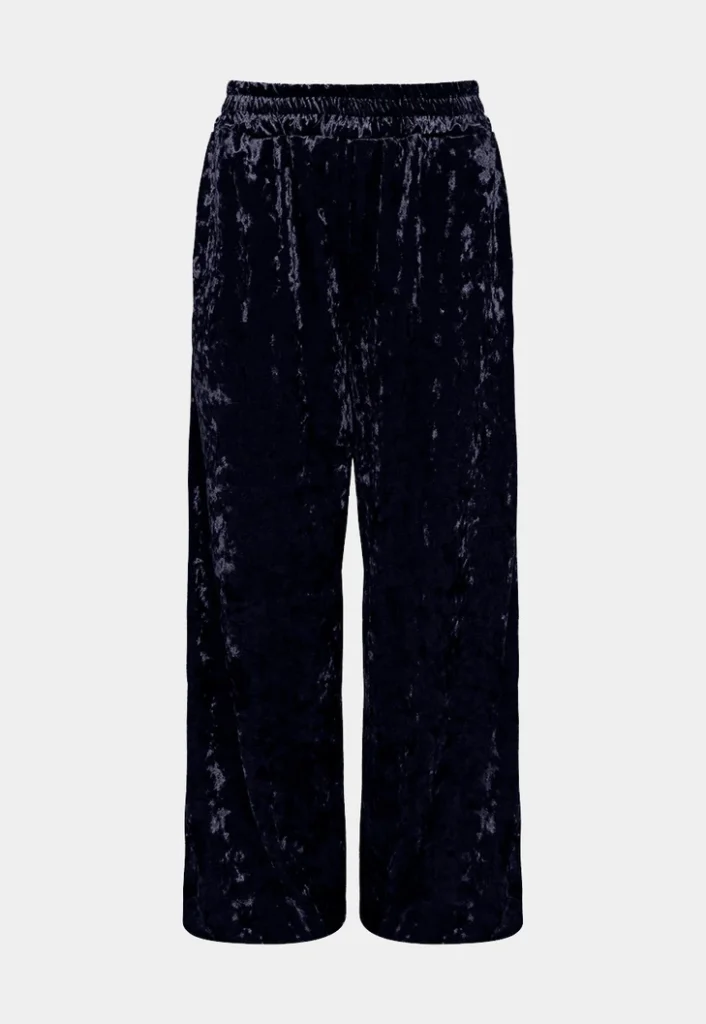 Calça pantalona azul-marinho de veludo com cintura ajustável e modelagem reta, confeccionada em tecido elegante de acabamento acetinado e toque suave.