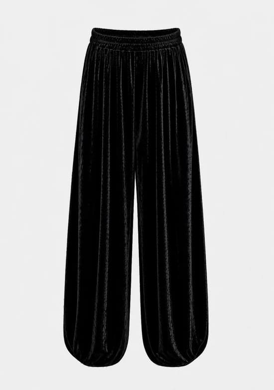 Calça preta de veludo com modelagem ampla e caimento fluido, cintura com elástico e acabamento sofisticado em tecido de brilho discreto.