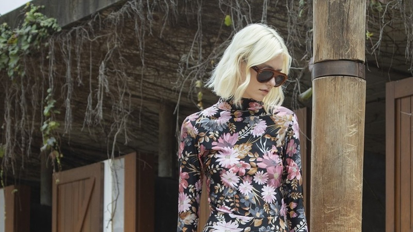 Modelo veste Calça Fuseau City Estampada Anike da Forlegs, Forlegs, em referência a estampa pied de poule